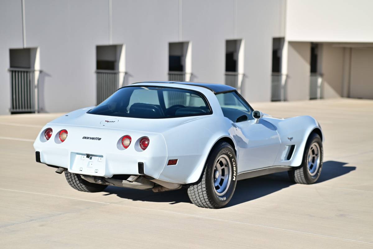 Chevrolet-Corvette-1979-blue-93068-3