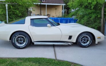 Chevrolet-Corvette-1981-1