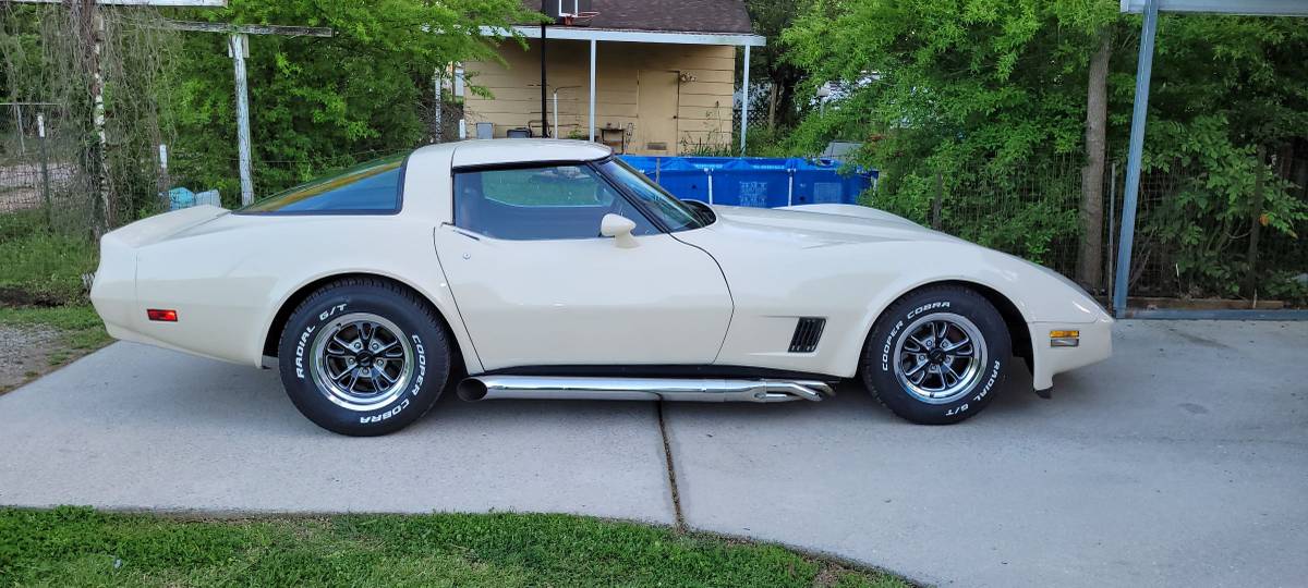 Chevrolet-Corvette-1981-1