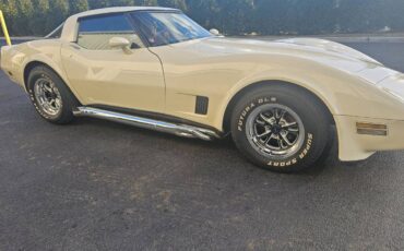 Chevrolet-Corvette-1981