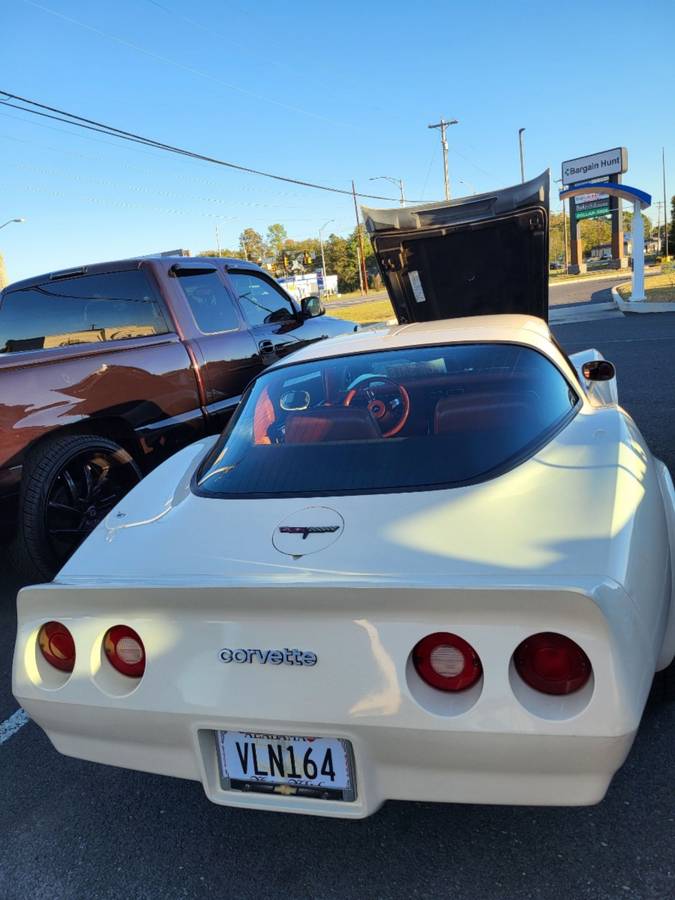 Chevrolet-Corvette-1981-8