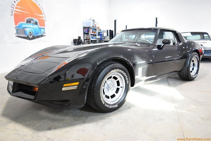 Chevrolet-Corvette-1982-1