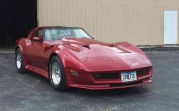 Chevrolet-Corvette-1982-2