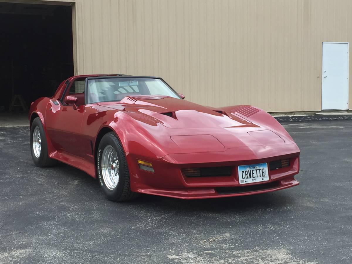 Chevrolet-Corvette-1982-2