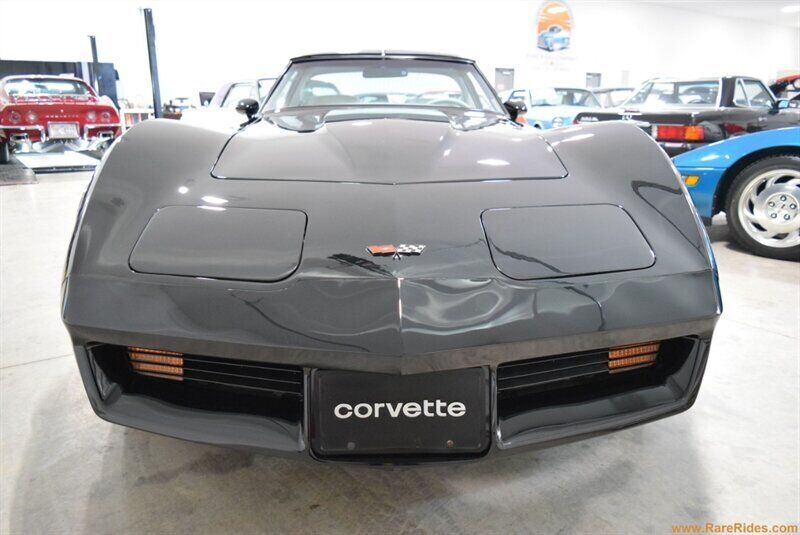 Chevrolet-Corvette-1982-9