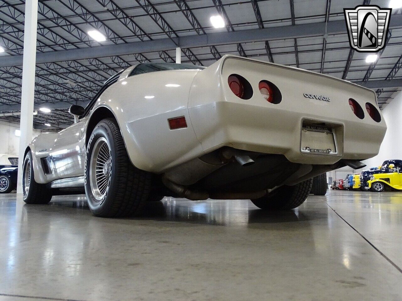 Chevrolet-Corvette-1982-Gray-Gray-129382-5