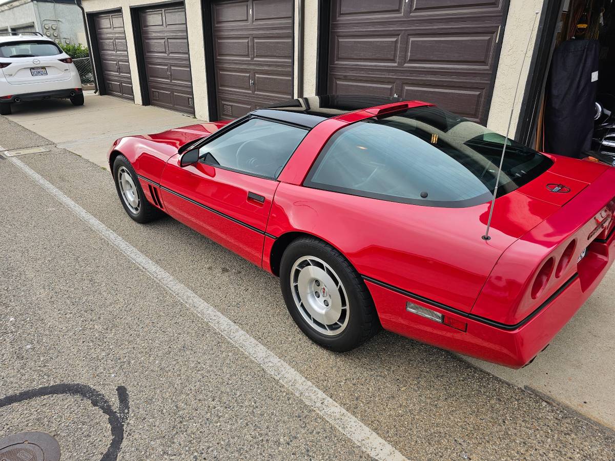 Chevrolet-Corvette-1986-red-49890-1