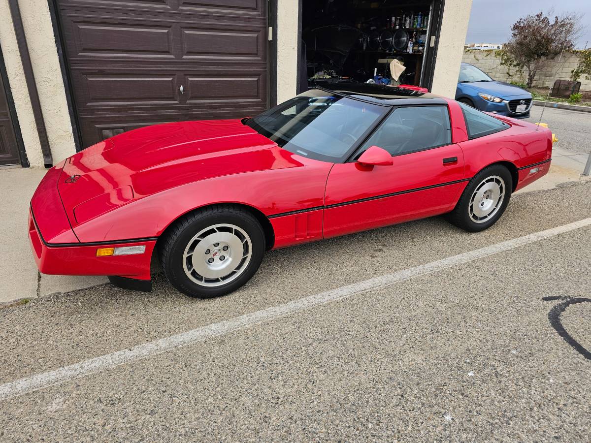 Chevrolet-Corvette-1986-red-49890-2