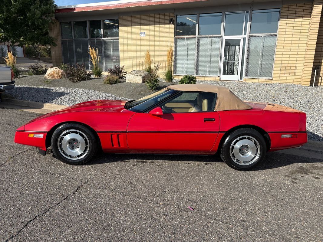 Chevrolet-Corvette-1987-1