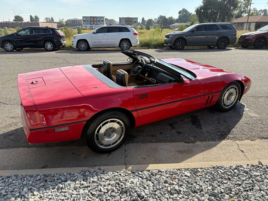 Chevrolet-Corvette-1987-13