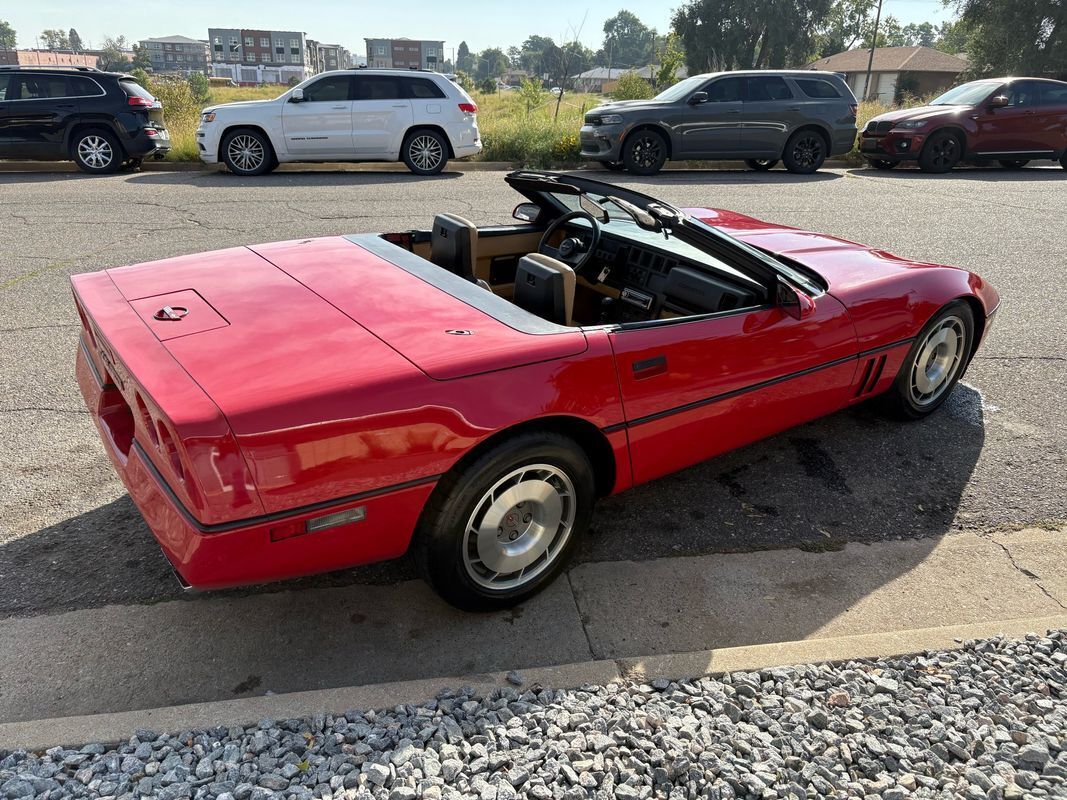 Chevrolet-Corvette-1987-16