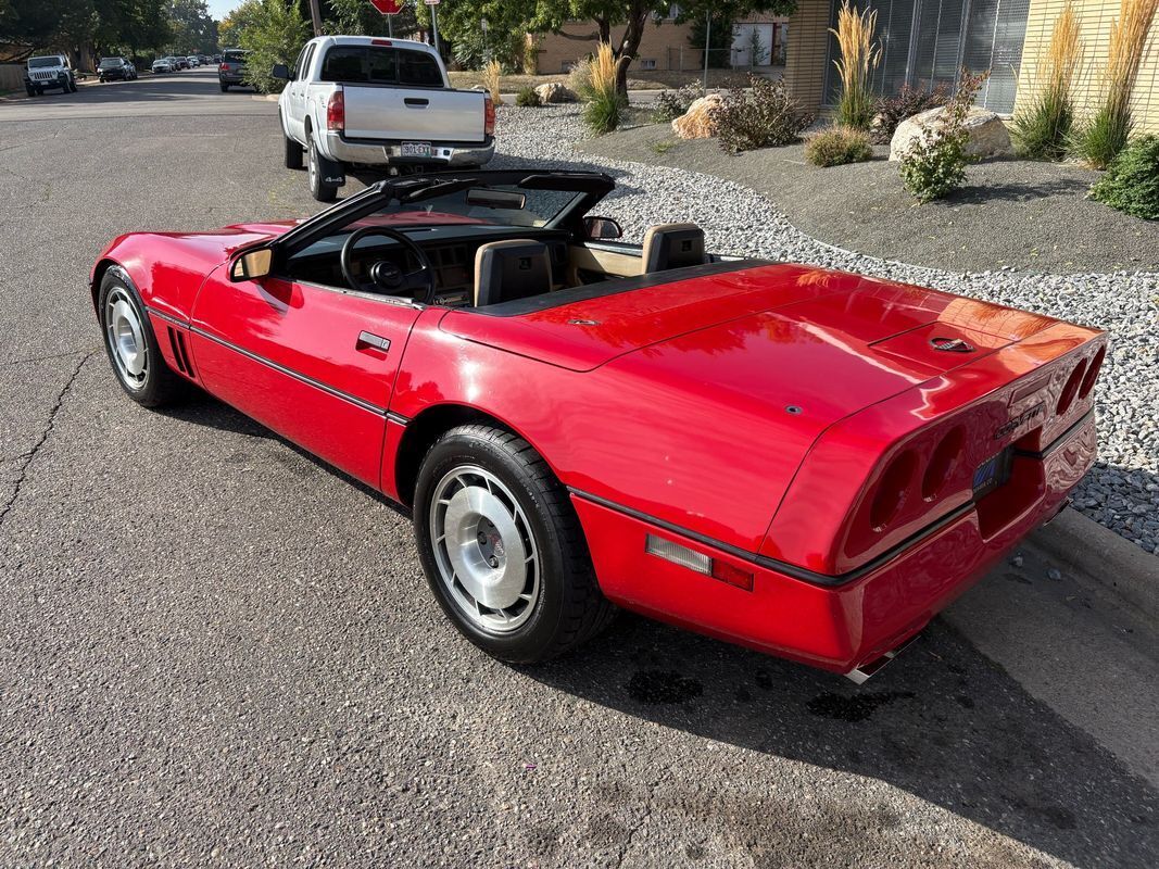 Chevrolet-Corvette-1987-21