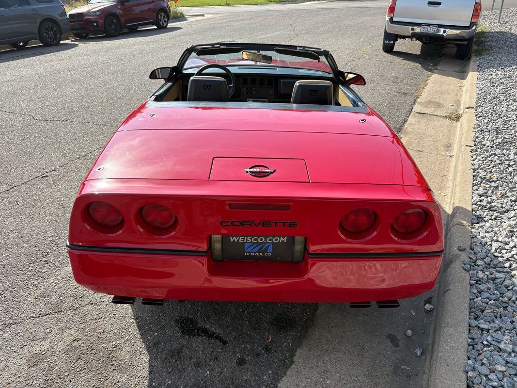 Chevrolet-Corvette-1987-22