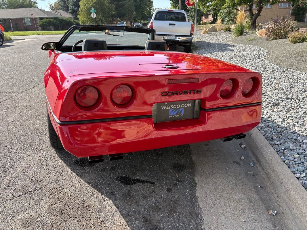 Chevrolet-Corvette-1987-23