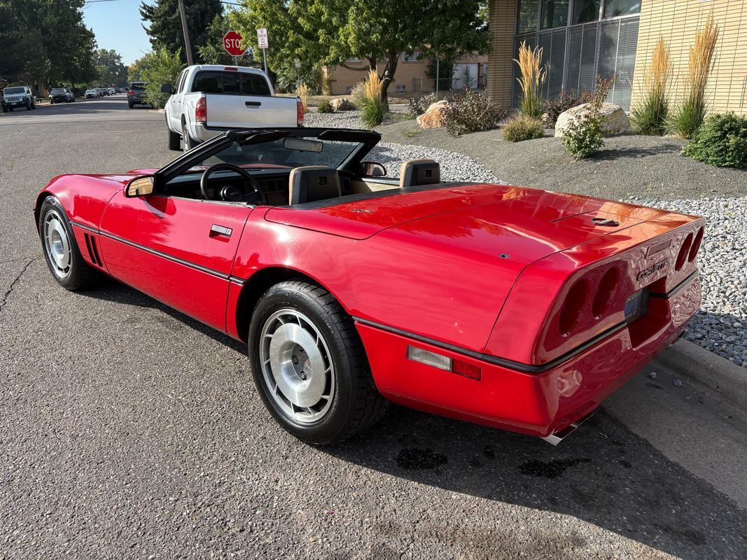 Chevrolet-Corvette-1987-26