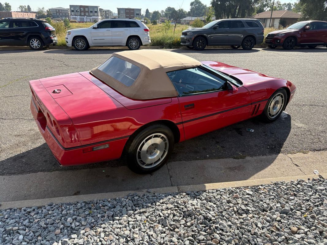 Chevrolet-Corvette-1987-31