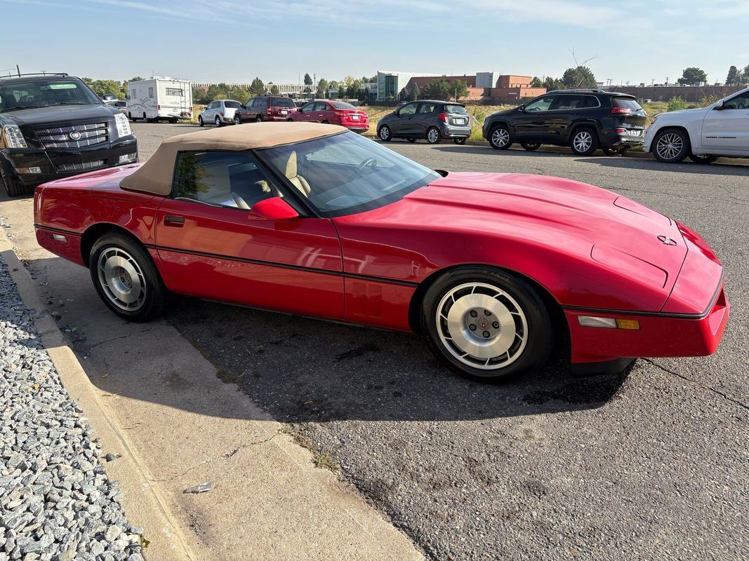 Chevrolet-Corvette-1987-32