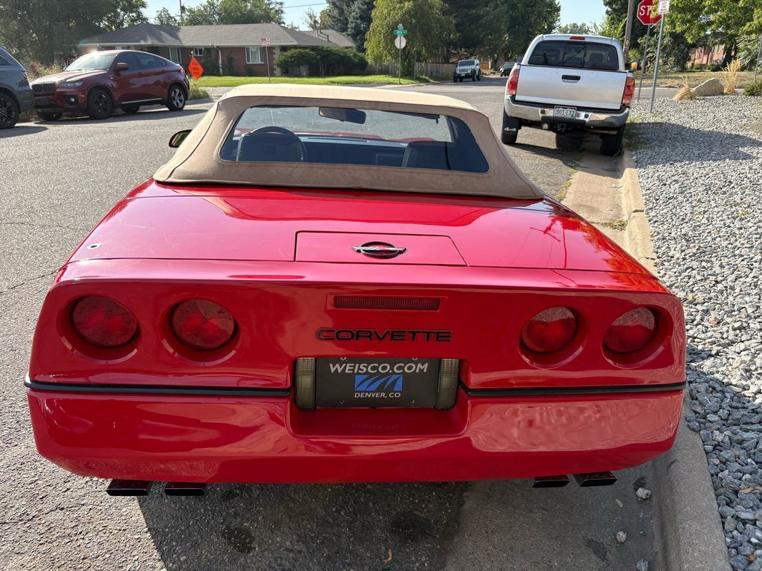 Chevrolet-Corvette-1987-35