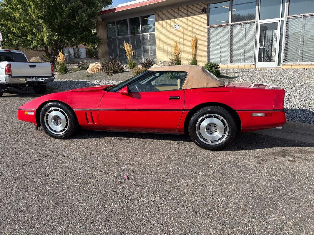 Chevrolet-Corvette-1987-37