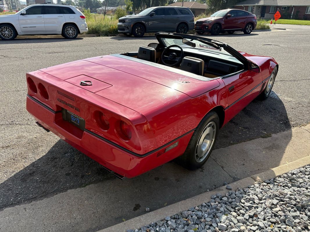 Chevrolet-Corvette-1987-4