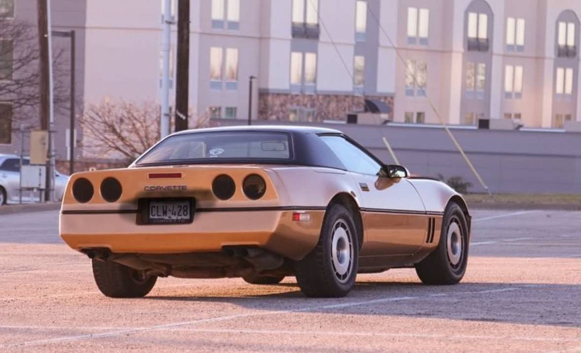 Chevrolet-Corvette-1987-5