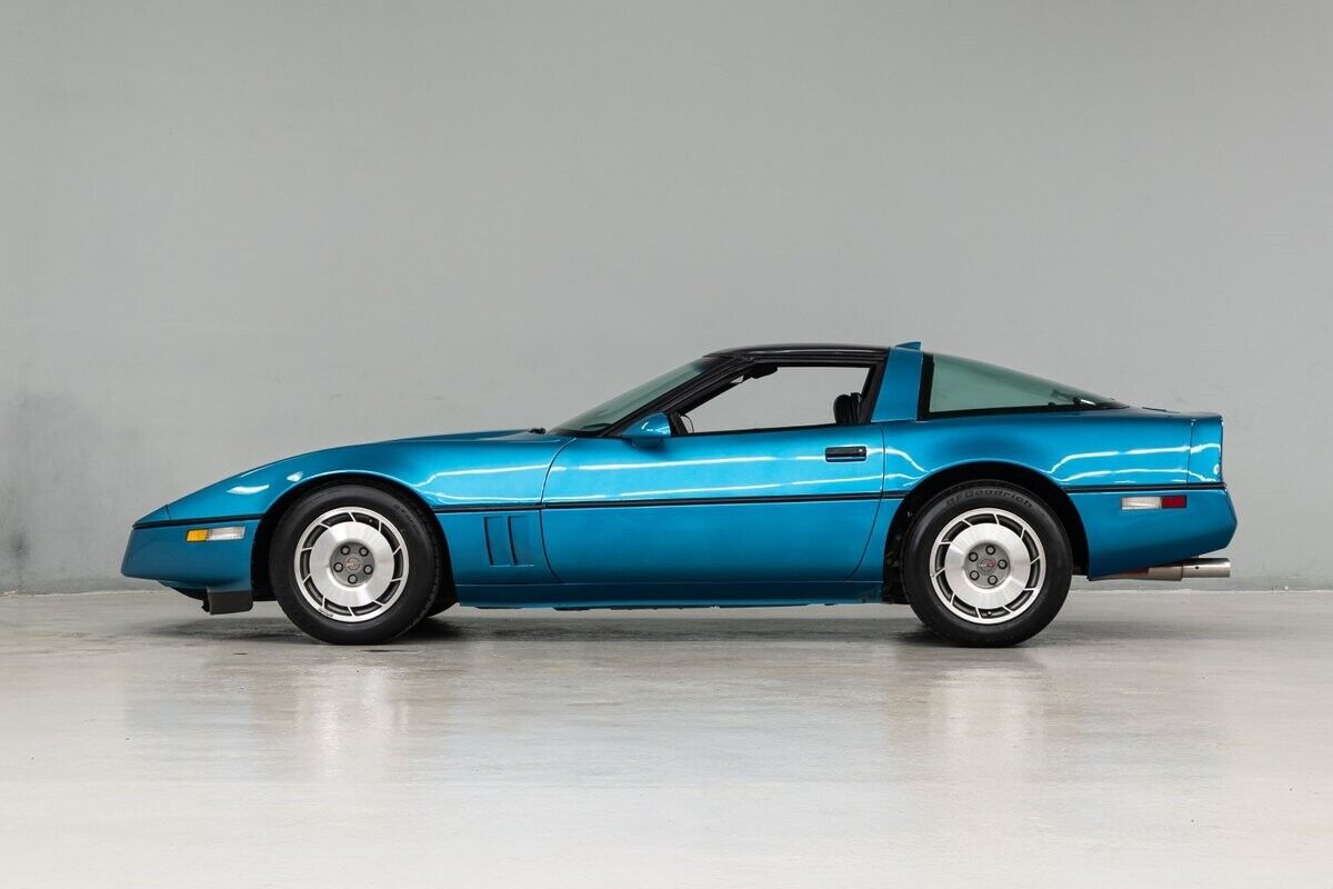 Chevrolet-Corvette-1987-Blue-Black-113013-2