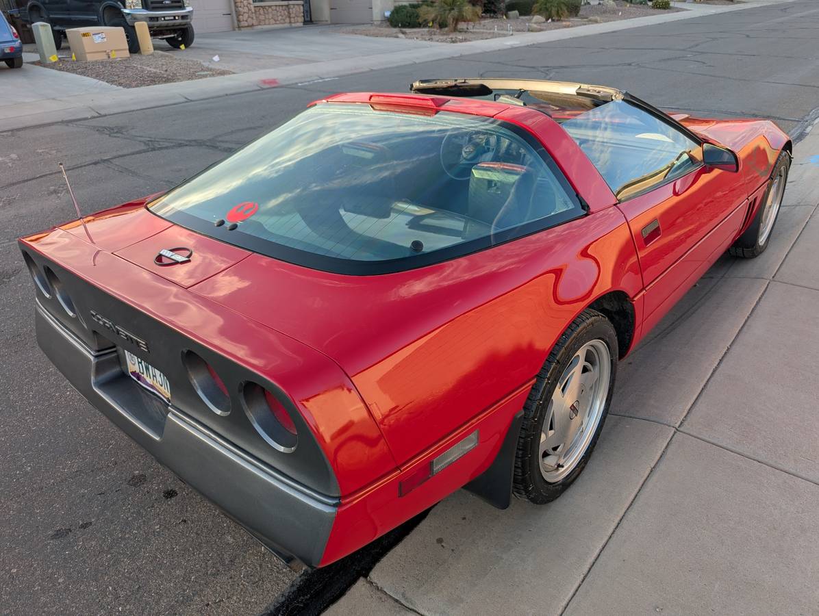 Chevrolet-Corvette-1988-20