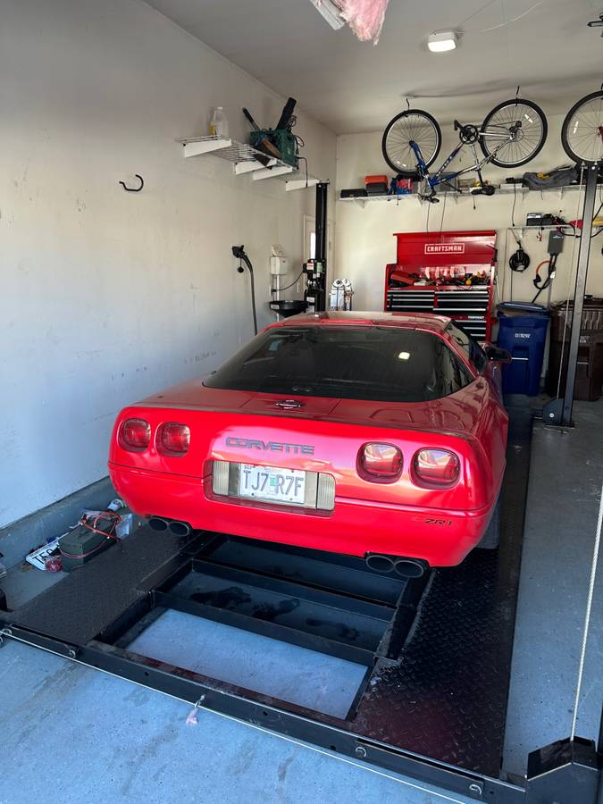 Chevrolet-Corvette-1991-red-159325-4