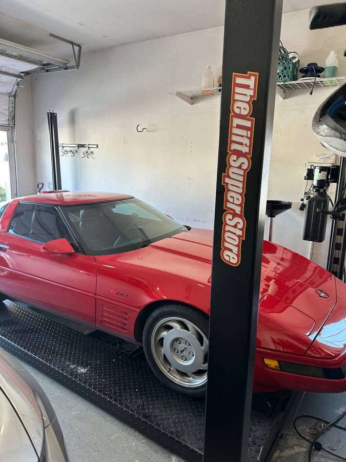 Chevrolet-Corvette-1991-red-159325-5