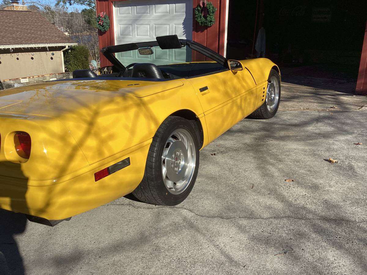 Chevrolet-Corvette-1994-yellow-64374-4