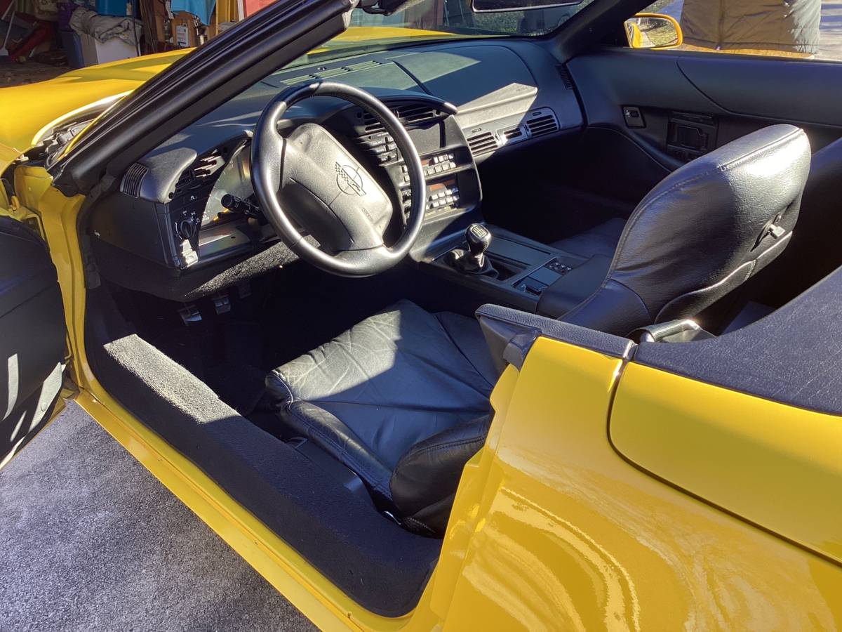 Chevrolet-Corvette-1994-yellow-64374-7