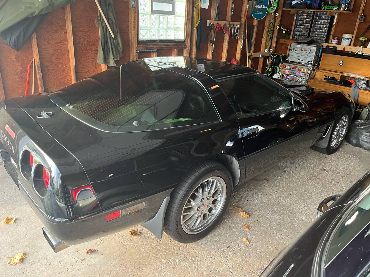 Chevrolet-Corvette-1995-black-100262-5