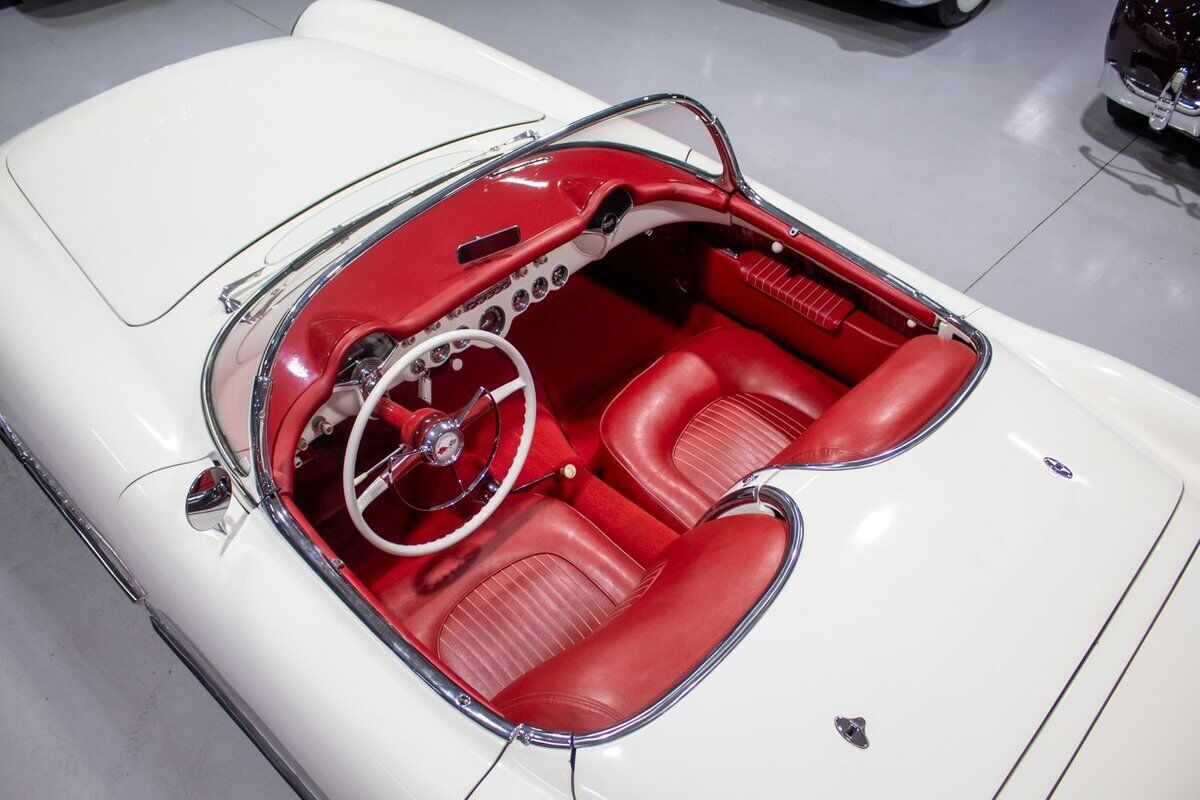 Chevrolet-Corvette-Cabriolet-1954-White-Red-122310-1