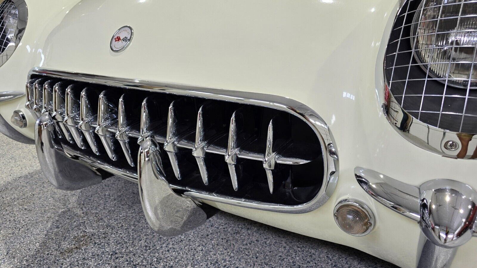 Chevrolet-Corvette-Cabriolet-1954-White-Red-51773-11