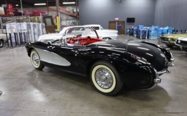 Chevrolet-Corvette-Cabriolet-1957-25