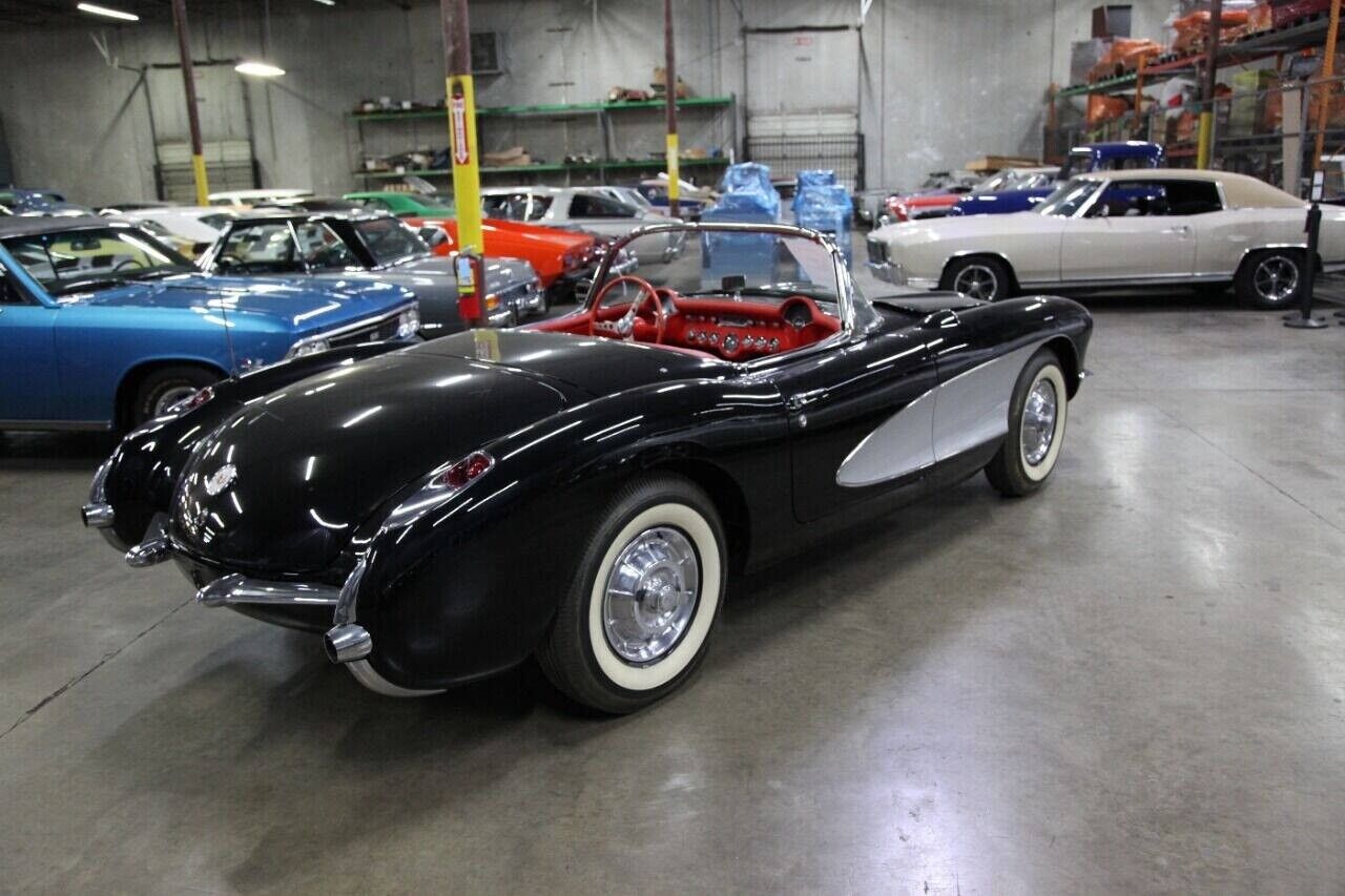 Chevrolet-Corvette-Cabriolet-1957-28