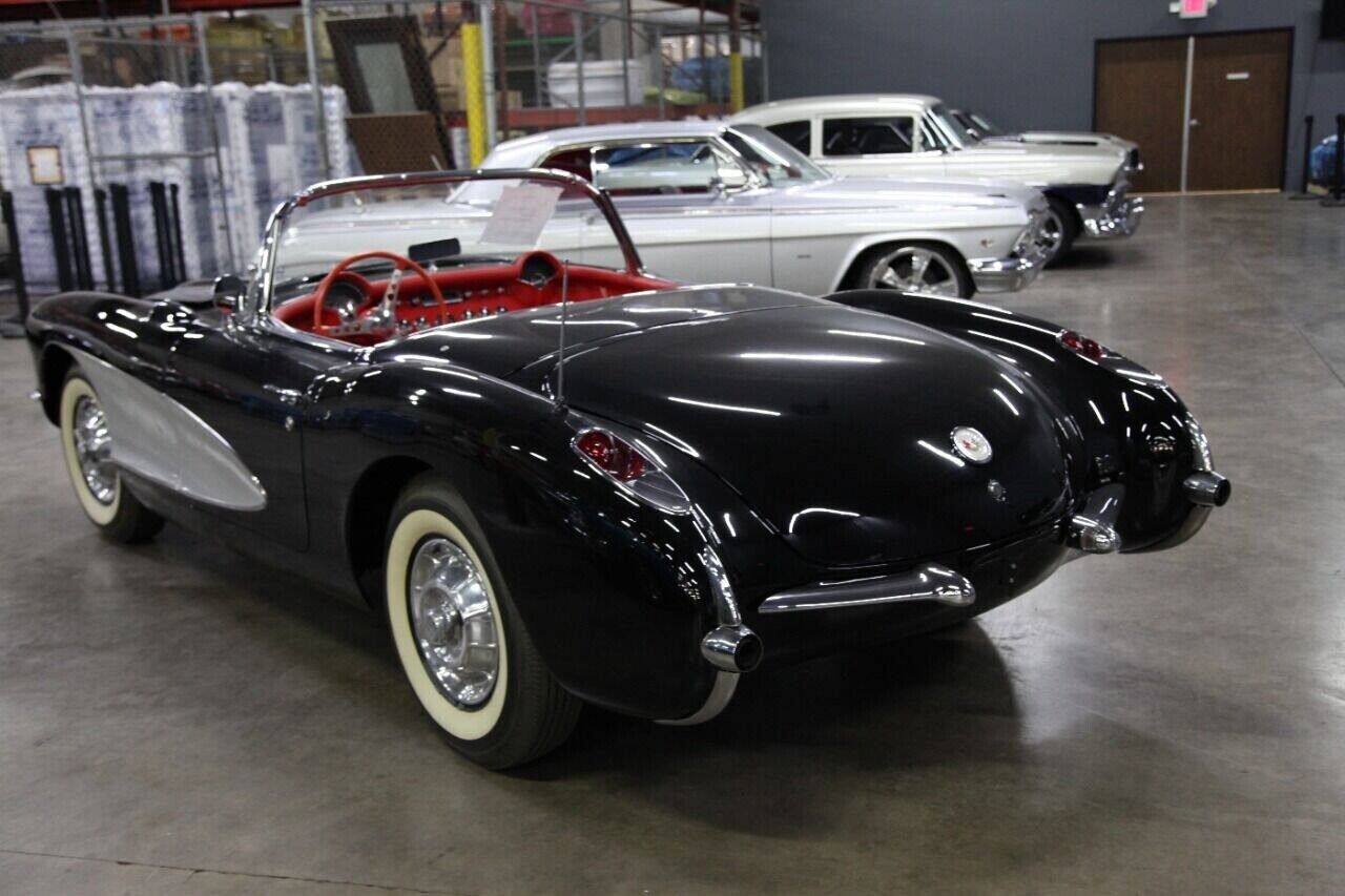 Chevrolet-Corvette-Cabriolet-1957-35