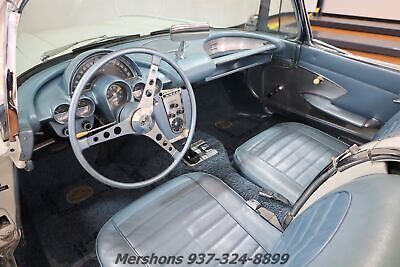 Chevrolet-Corvette-Cabriolet-1959-White-Blue-13681-12