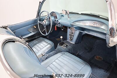 Chevrolet-Corvette-Cabriolet-1959-White-Blue-13681-13