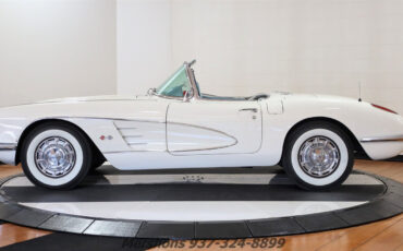 Chevrolet-Corvette-Cabriolet-1959-White-Blue-13681-4