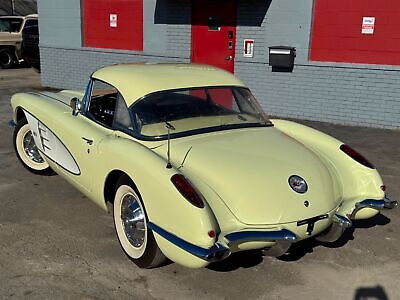 Chevrolet-Corvette-Cabriolet-1959-Yellow-Black-99999-7