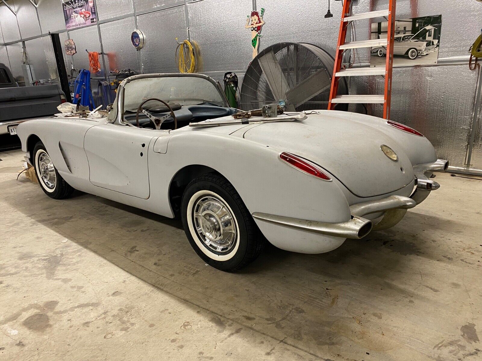 Chevrolet-Corvette-Cabriolet-1960-2