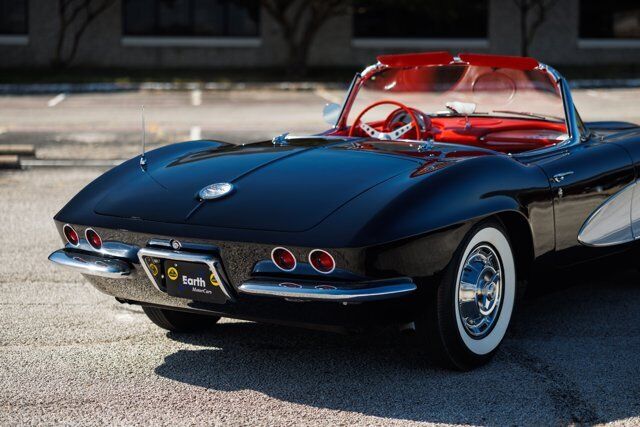 Chevrolet-Corvette-Cabriolet-1961-17