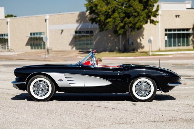 Chevrolet-Corvette-Cabriolet-1961-19