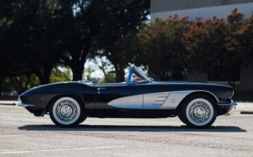 Chevrolet-Corvette-Cabriolet-1961-27