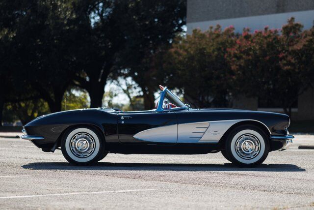 Chevrolet-Corvette-Cabriolet-1961-27