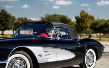 Chevrolet-Corvette-Cabriolet-1961-28