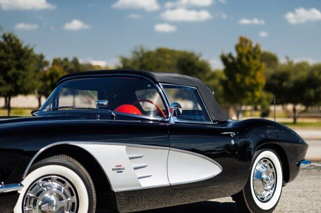 Chevrolet-Corvette-Cabriolet-1961-28