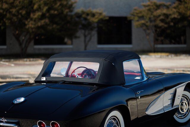 Chevrolet-Corvette-Cabriolet-1961-32