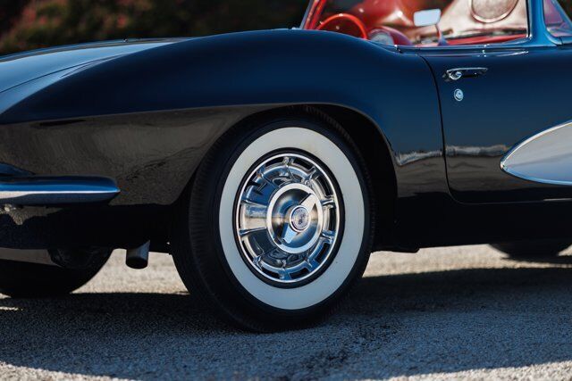 Chevrolet-Corvette-Cabriolet-1961-36